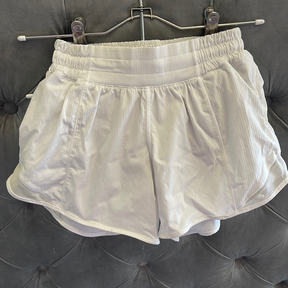 Lululemon hotty hot size 2 shorts!!!